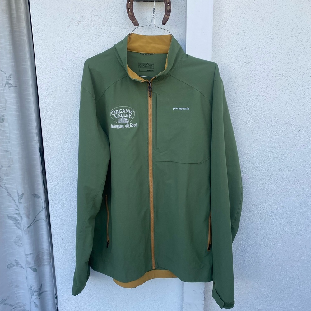 Rare Men's Patagonia x Organic Valley Windbreaker Jacket (Large)
